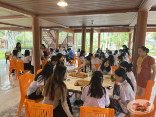 134. นักศึกษาจีน โปรแกรมภาษาไทย คณะมนุษย์ศาสตร์ มหาวิทยาลัยราชภัฏกำแพงเพชร เข้าศึกษาในรายวิชาภูมิปัญญาและมรดกไทยในการทำแกะสลักฟักทอง