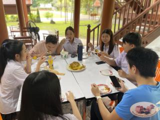 148. นักศึกษาจีน โปรแกรมภาษาไทย คณะมนุษย์ศาสตร์ มหาวิทยาลัยราชภัฏกำแพงเพชร เข้าศึกษาในรายวิชาภูมิปัญญาและมรดกไทยในการทำแกะสลักฟักทอง