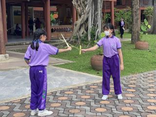 151. พิพิธภัณฑสถานจังหวัดกำแพงเพชร เฉลิมพระเกียรติได้ให้ความร่วมมือกับโรงเรียนสาธิตฯจัดกิจกรรมเรียนรู้นอกสถานที่ หน่วยบูรณาการแหล่งเรียนรู้ในท้องถิ่น เรื่องกล้วย ให้กับนักเรียนชั้นประถมศึกษาปีที่ 3-4