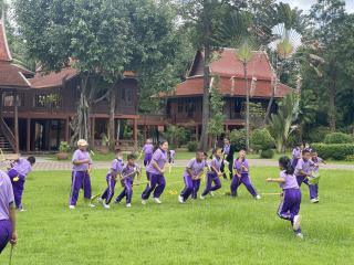 174. พิพิธภัณฑสถานจังหวัดกำแพงเพชร เฉลิมพระเกียรติได้ให้ความร่วมมือกับโรงเรียนสาธิตฯจัดกิจกรรมเรียนรู้นอกสถานที่ หน่วยบูรณาการแหล่งเรียนรู้ในท้องถิ่น เรื่องกล้วย ให้กับนักเรียนชั้นประถมศึกษาปีที่ 3-4