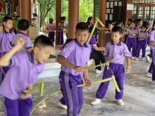 277. พิพิธภัณฑสถานจังหวัดกำแพงเพชร เฉลิมพระเกียรติได้ให้ความร่วมมือกับโรงเรียนสาธิตฯจัดกิจกรรมเรียนรู้นอกสถานที่ หน่วยบูรณาการแหล่งเรียนรู้ในท้องถิ่น เรื่องกล้วย ให้กับนักเรียนชั้นประถมศึกษาปีที่ 3-4