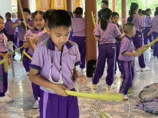 285. พิพิธภัณฑสถานจังหวัดกำแพงเพชร เฉลิมพระเกียรติได้ให้ความร่วมมือกับโรงเรียนสาธิตฯจัดกิจกรรมเรียนรู้นอกสถานที่ หน่วยบูรณาการแหล่งเรียนรู้ในท้องถิ่น เรื่องกล้วย ให้กับนักเรียนชั้นประถมศึกษาปีที่ 3-4