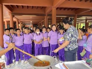 292. พิพิธภัณฑสถานจังหวัดกำแพงเพชร เฉลิมพระเกียรติได้ให้ความร่วมมือกับโรงเรียนสาธิตฯจัดกิจกรรมเรียนรู้นอกสถานที่ หน่วยบูรณาการแหล่งเรียนรู้ในท้องถิ่น เรื่องกล้วย ให้กับนักเรียนชั้นประถมศึกษาปีที่ 3-4