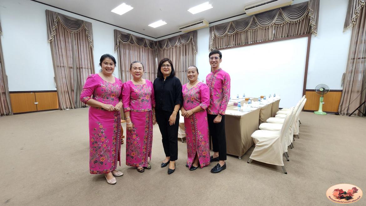 พิพิธภัณฑสถานจังหวัดกำแพงเพชร เฉลิมพระเกียรติ จัดเลี้ยงอาหารกลางวันให้กับ อธิการบดี คณะผู้บริหาร วิทยาลัยอาชีวศึกษาและเทคนิคสิบสองปันนา ประเทศสาธารณรัฐประชาชนจีน