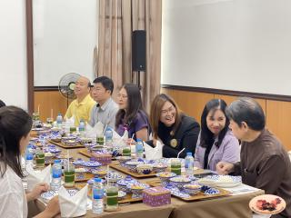 8. พิพิธภัณฑสถานจังหวัดกำแพงเพชร เฉลิมพระเกียรติ จัดเลี้ยงอาหารกลางวันให้กับ อธิการบดี คณะผู้บริหาร วิทยาลัยอาชีวศึกษาและเทคนิคสิบสองปันนา ประเทศสาธารณรัฐประชาชนจีน