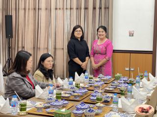 10. พิพิธภัณฑสถานจังหวัดกำแพงเพชร เฉลิมพระเกียรติ จัดเลี้ยงอาหารกลางวันให้กับ อธิการบดี คณะผู้บริหาร วิทยาลัยอาชีวศึกษาและเทคนิคสิบสองปันนา ประเทศสาธารณรัฐประชาชนจีน