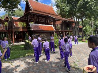 133. พิพิธภัณฑสถานจังหวัดกำแพงเพชร เฉลิมพระเกียรติ ได้ให้ความร่วมมือกับโรงเรียนสาธิตฯจัดกิจกรรมเรียนรู้นอกสถานที่ หน่วยบูรณาการแหล่งเรียนรู้ในท้องถิ่น เรื่องกล้วย ให้กับนักเรียนชั้นประถมศึกษาปีที่ 5-6