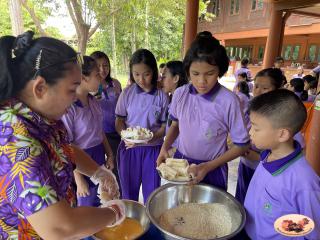 150. พิพิธภัณฑสถานจังหวัดกำแพงเพชร เฉลิมพระเกียรติ ได้ให้ความร่วมมือกับโรงเรียนสาธิตฯจัดกิจกรรมเรียนรู้นอกสถานที่ หน่วยบูรณาการแหล่งเรียนรู้ในท้องถิ่น เรื่องกล้วย ให้กับนักเรียนชั้นประถมศึกษาปีที่ 5-6