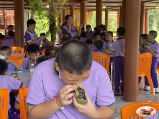 155. พิพิธภัณฑสถานจังหวัดกำแพงเพชร เฉลิมพระเกียรติ ได้ให้ความร่วมมือกับโรงเรียนสาธิตฯจัดกิจกรรมเรียนรู้นอกสถานที่ หน่วยบูรณาการแหล่งเรียนรู้ในท้องถิ่น เรื่องกล้วย ให้กับนักเรียนชั้นประถมศึกษาปีที่ 5-6