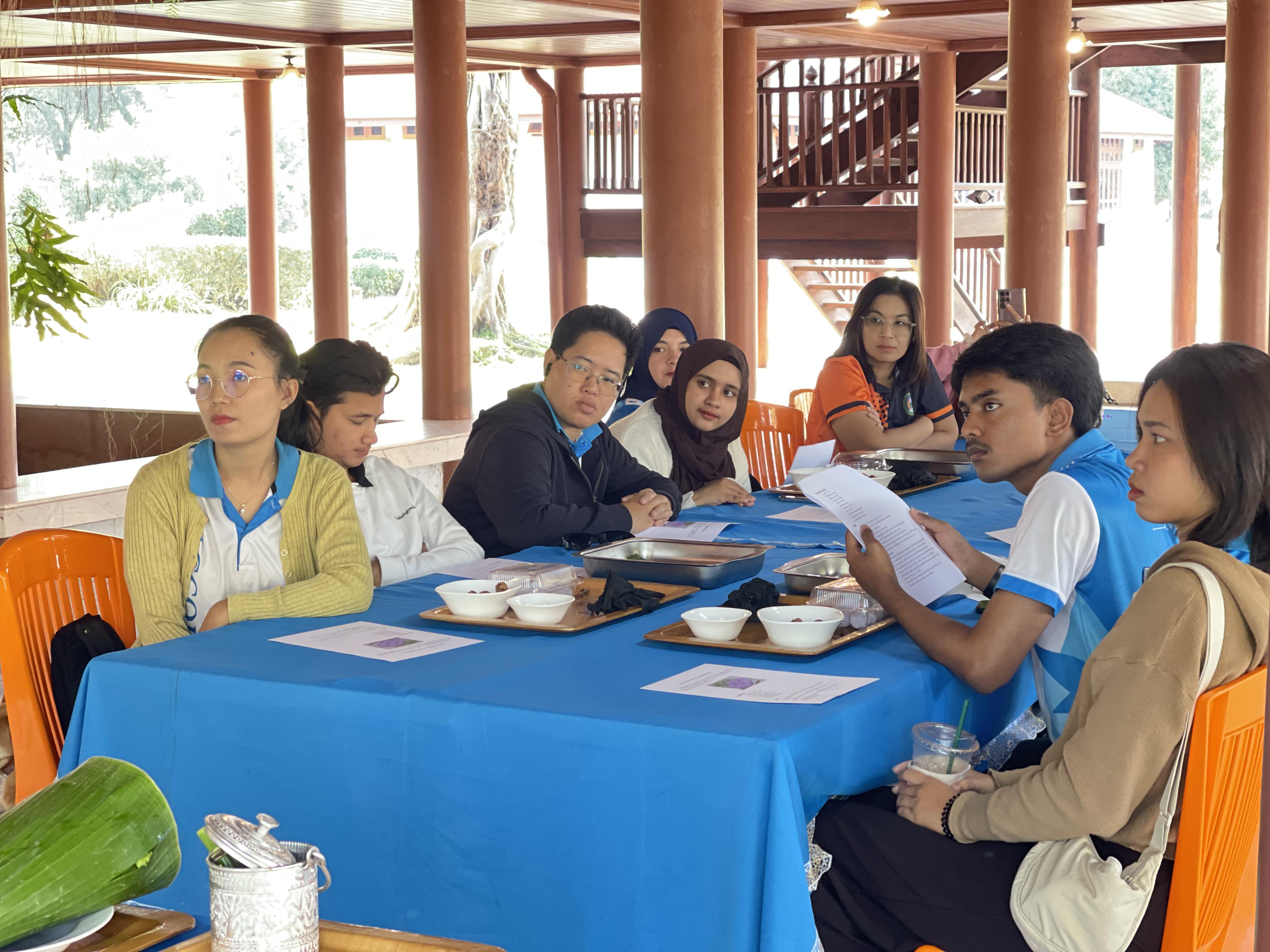 10. พิพิธภัณฑสถานจังหวัดกำแพงเพชร เฉลิมพระเกียรติ สำนักศิลปะและวัฒนธรรม มหาวิทยาลัยราชภัฏกำแพงเพชร ต้อนรับอาจารย์และนักศึกษาโปรแกรมวิชาการบัญชี คณะวิทยาการจัดการ มหาวิทยาลัยราชภัฏกำแพงเพชร แม่สอดี้ ขออนุญาตเข้าศึกษาดูงานและจัดกิจกรรมการทำขนมไทย