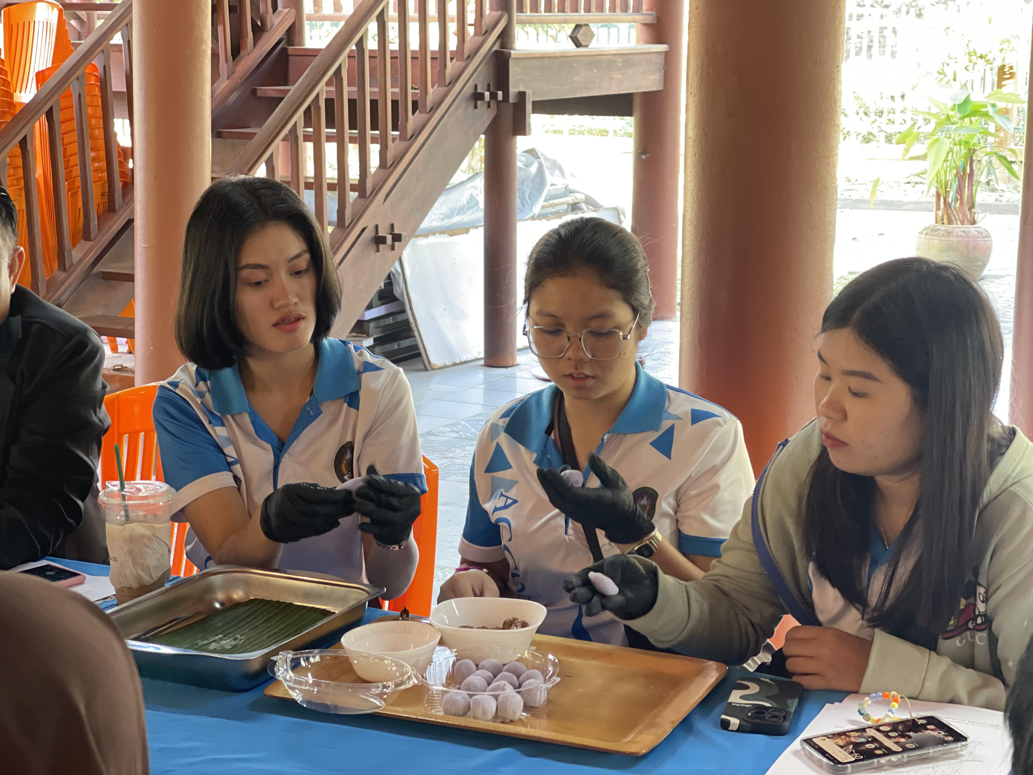 16. พิพิธภัณฑสถานจังหวัดกำแพงเพชร เฉลิมพระเกียรติ สำนักศิลปะและวัฒนธรรม มหาวิทยาลัยราชภัฏกำแพงเพชร ต้อนรับอาจารย์และนักศึกษาโปรแกรมวิชาการบัญชี คณะวิทยาการจัดการ มหาวิทยาลัยราชภัฏกำแพงเพชร แม่สอดี้ ขออนุญาตเข้าศึกษาดูงานและจัดกิจกรรมการทำขนมไทย