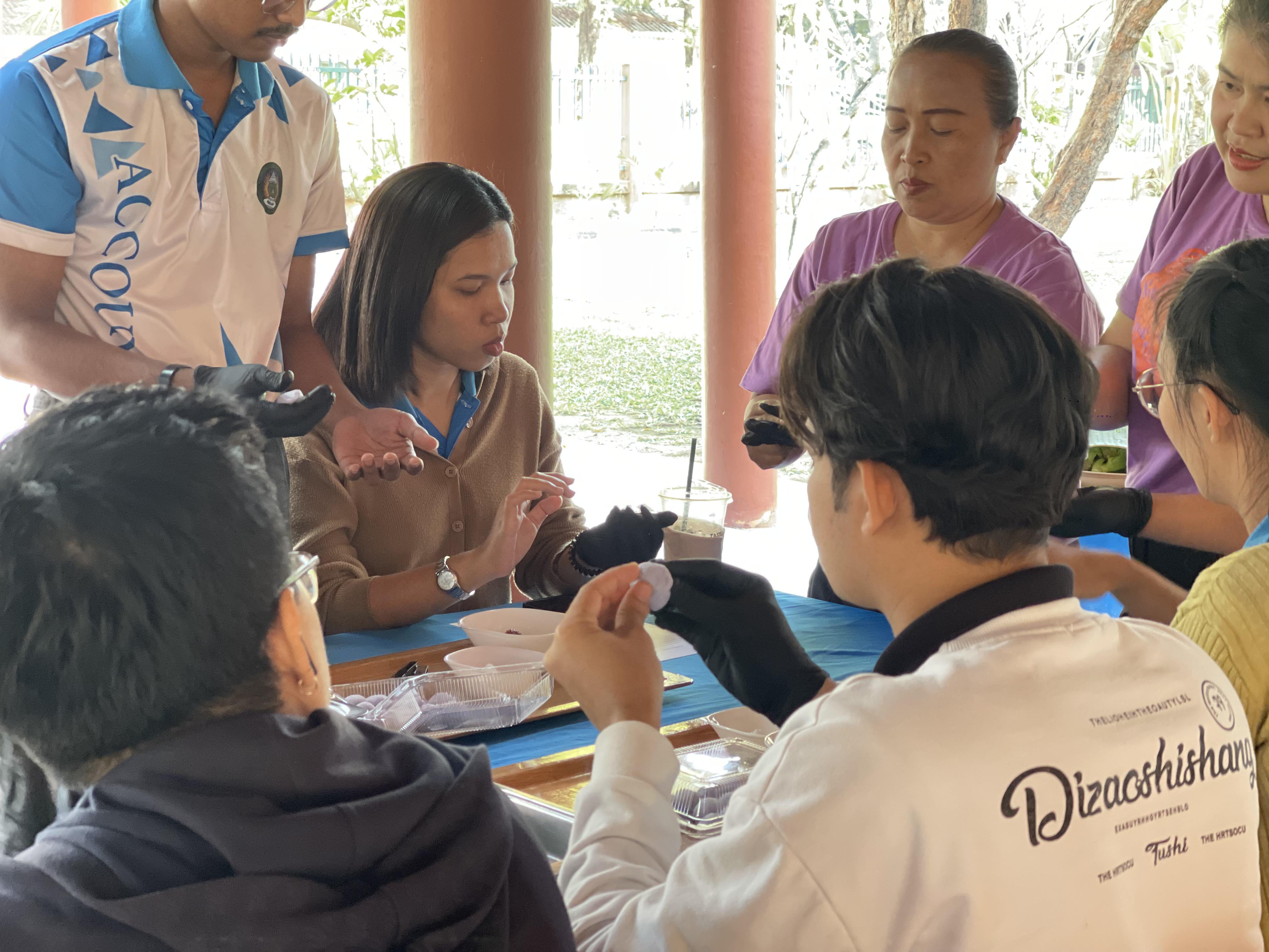 33. พิพิธภัณฑสถานจังหวัดกำแพงเพชร เฉลิมพระเกียรติ สำนักศิลปะและวัฒนธรรม มหาวิทยาลัยราชภัฏกำแพงเพชร ต้อนรับอาจารย์และนักศึกษาโปรแกรมวิชาการบัญชี คณะวิทยาการจัดการ มหาวิทยาลัยราชภัฏกำแพงเพชร แม่สอดี้ ขออนุญาตเข้าศึกษาดูงานและจัดกิจกรรมการทำขนมไทย