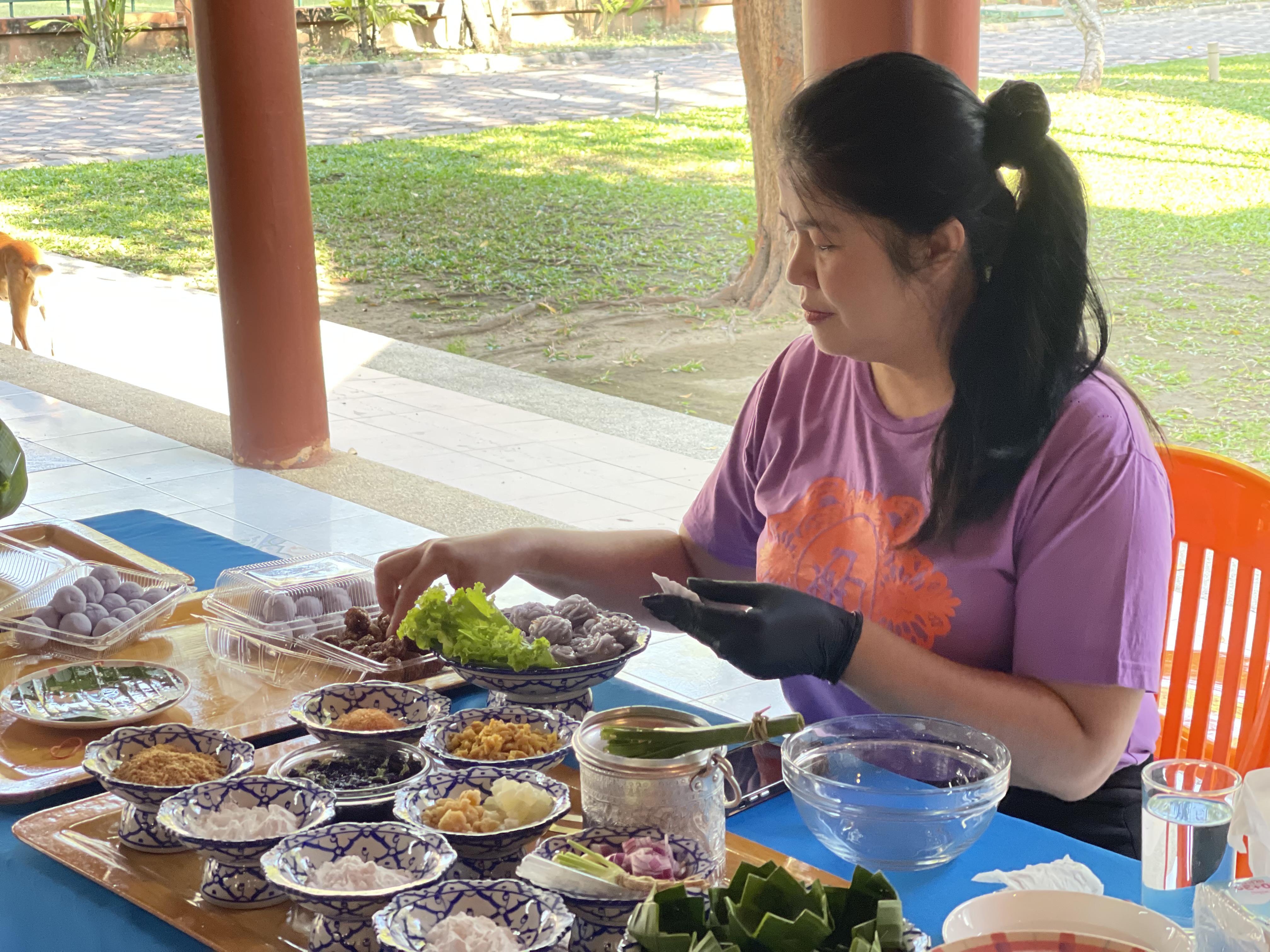 55. พิพิธภัณฑสถานจังหวัดกำแพงเพชร เฉลิมพระเกียรติ สำนักศิลปะและวัฒนธรรม มหาวิทยาลัยราชภัฏกำแพงเพชร ต้อนรับอาจารย์และนักศึกษาโปรแกรมวิชาการบัญชี คณะวิทยาการจัดการ มหาวิทยาลัยราชภัฏกำแพงเพชร แม่สอดี้ ขออนุญาตเข้าศึกษาดูงานและจัดกิจกรรมการทำขนมไทย