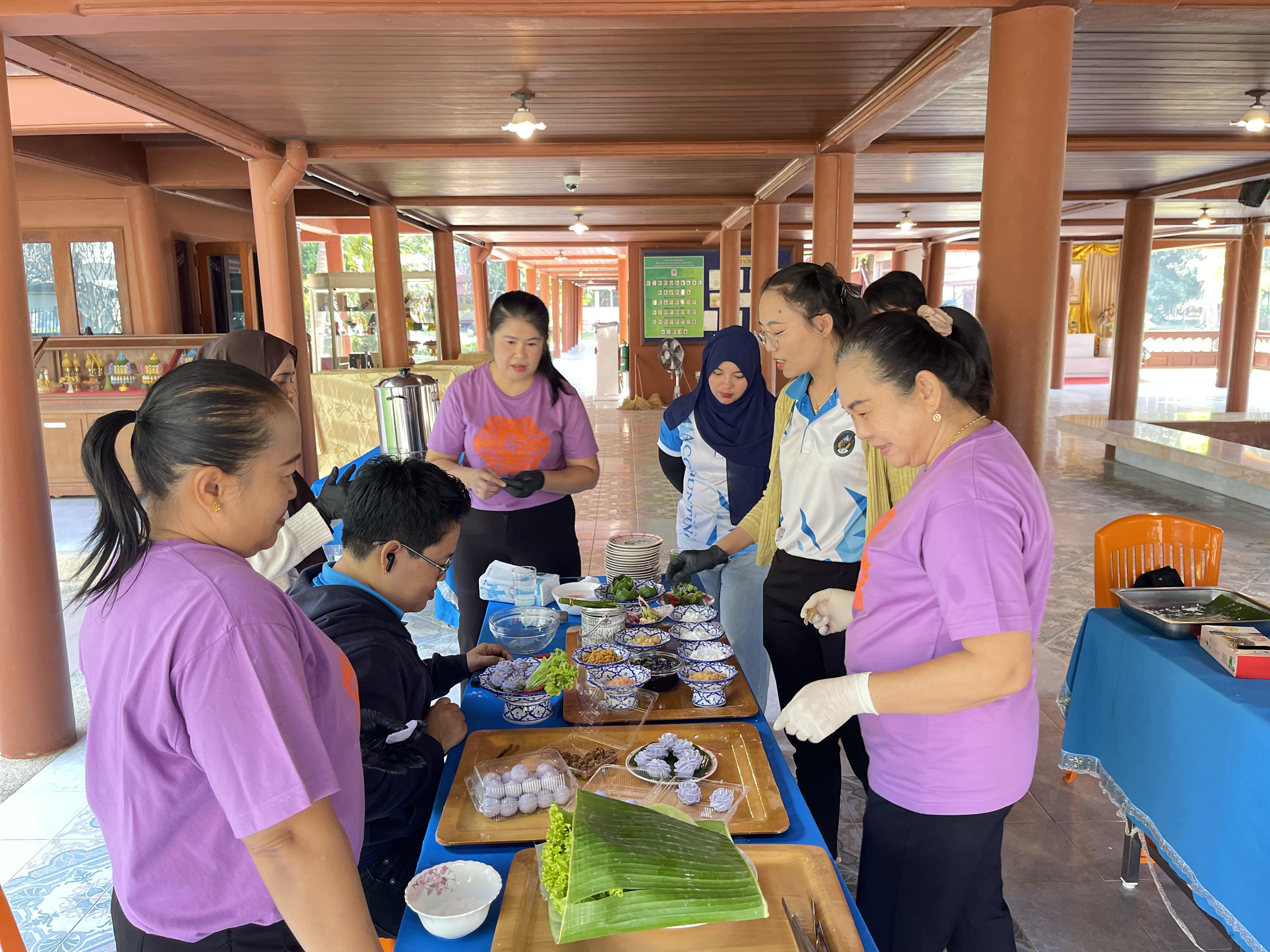 65. พิพิธภัณฑสถานจังหวัดกำแพงเพชร เฉลิมพระเกียรติ สำนักศิลปะและวัฒนธรรม มหาวิทยาลัยราชภัฏกำแพงเพชร ต้อนรับอาจารย์และนักศึกษาโปรแกรมวิชาการบัญชี คณะวิทยาการจัดการ มหาวิทยาลัยราชภัฏกำแพงเพชร แม่สอดี้ ขออนุญาตเข้าศึกษาดูงานและจัดกิจกรรมการทำขนมไทย